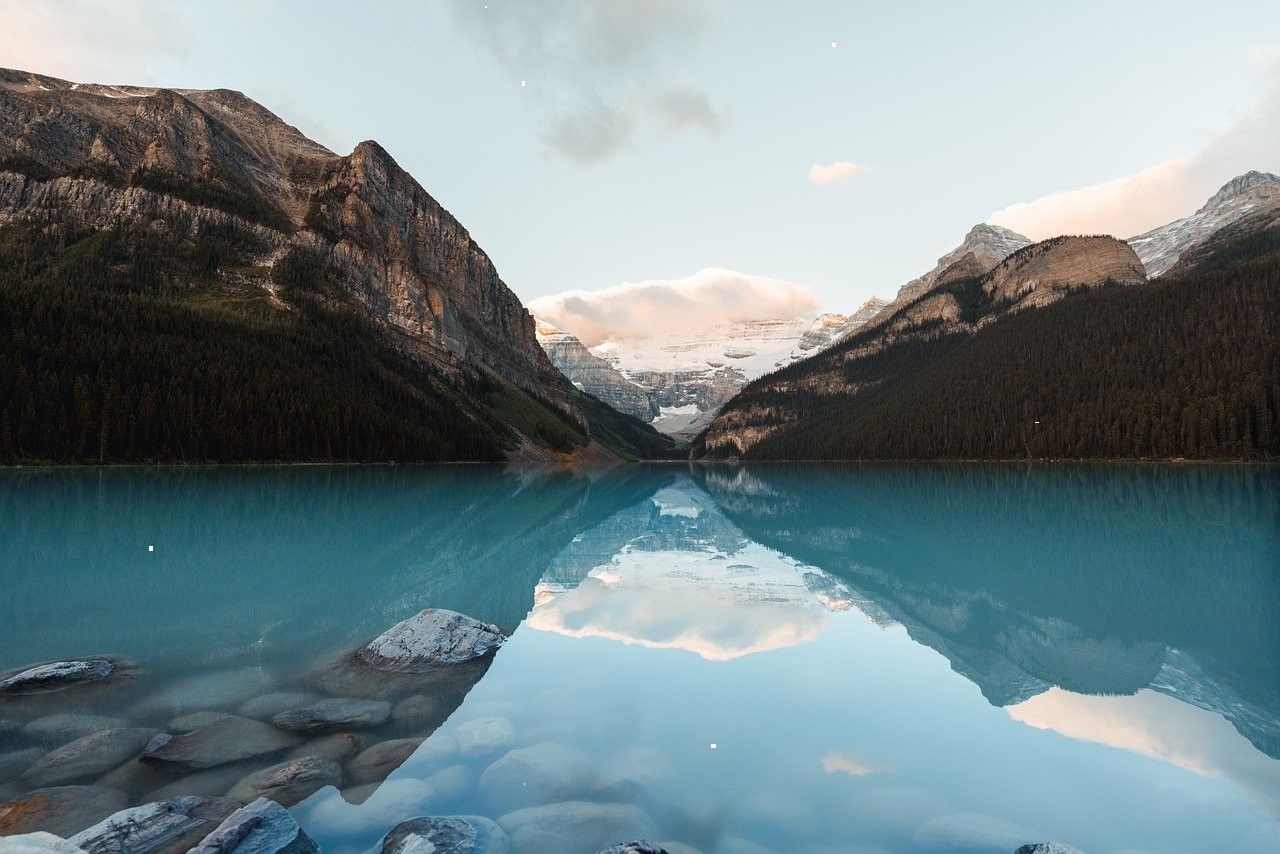 Turquoise mountain lake surrounded by peaks